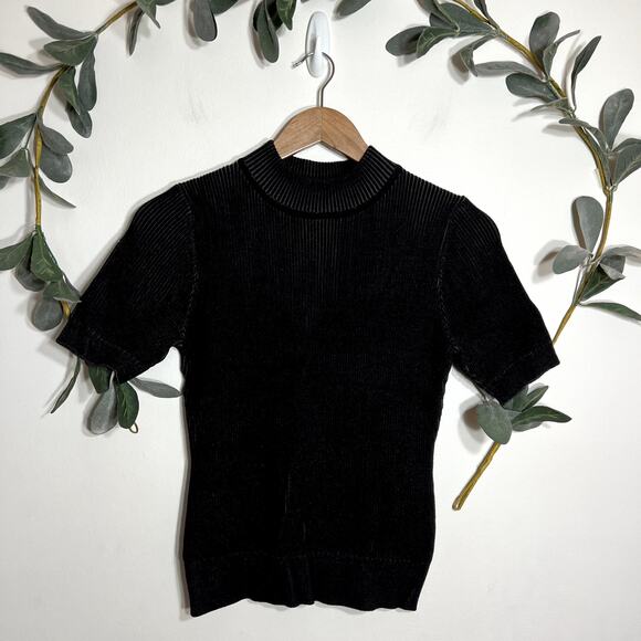 John + Jenn Black Short Sleeve Sweater - Picture 1 of 4